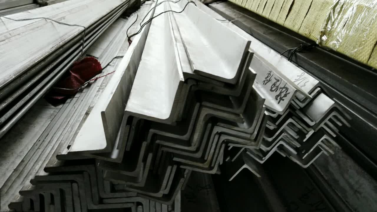 Carbon A36 A572 A573 Angle Steel - Image 2